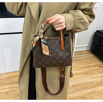PU kožna crossbody torbica za žene, mini kvadratnog oblika, srednje veličine, dizajn inspiriran košarom, pretinac za telefon, zatvarač