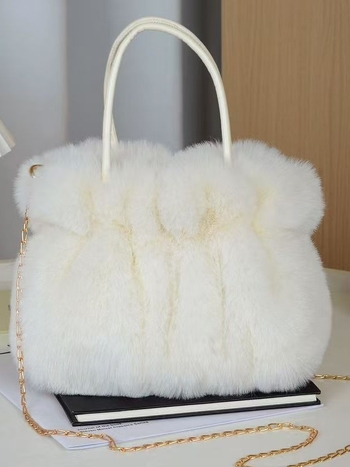 Plišna torbica s lancem – zimski stil, elegantna crossbody torba
