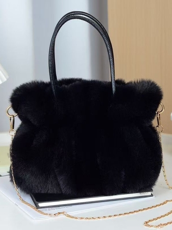 Plišna torbica s lancem – zimski stil, elegantna crossbody torba