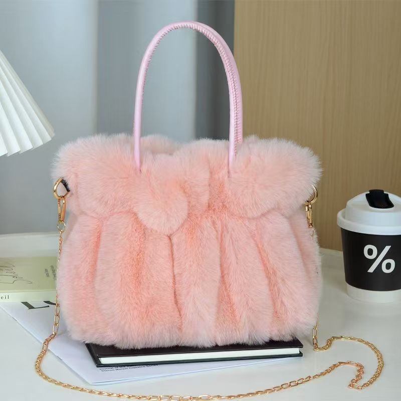 Plišna torbica s lancem – zimski stil, elegantna crossbody torba