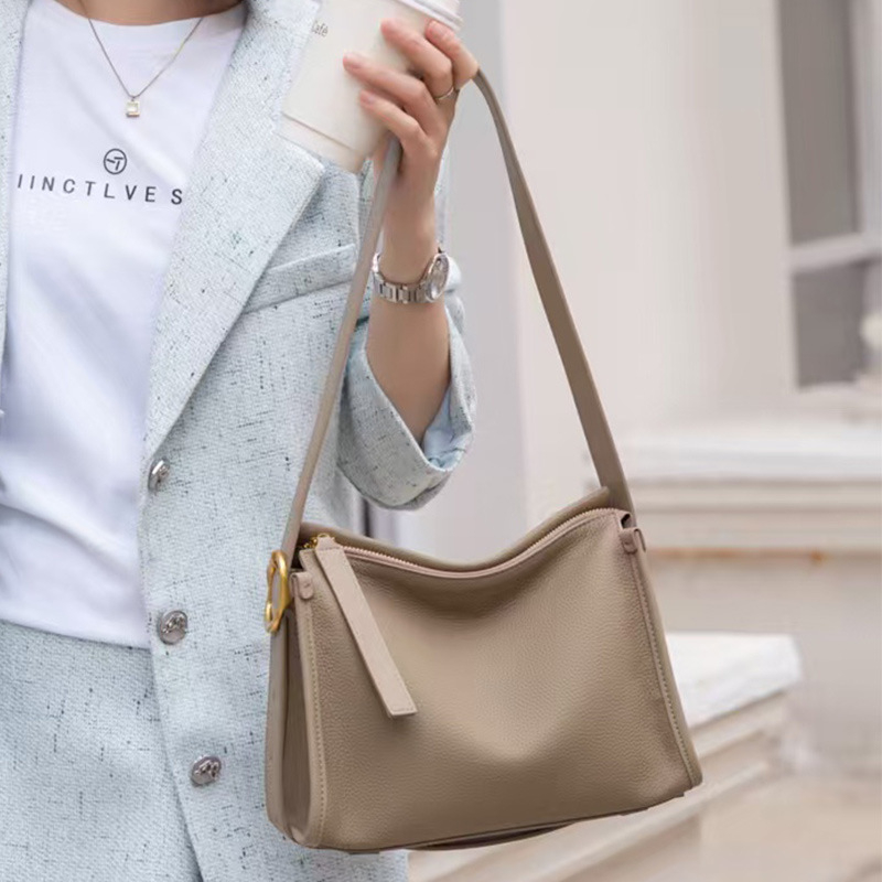 Ženska torbica ispod pazuha od prave kože, 2025 novi stil jastučića, za svakodnevno nošenje, preko ramena ili crossbody, vrhunska koža