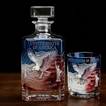 Set decantor din sticlă borosilikată cu motiv de vultur, sticlă de whisky și pahare de vin – ediție aniversară