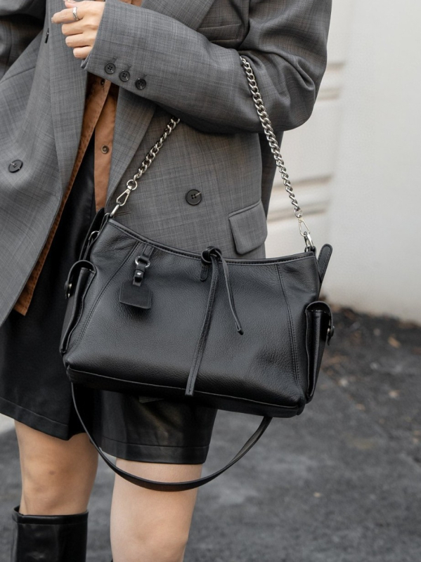 Ženska torba od kože prve sloja goveda, prirodna koža, ramenski ili crossbody stil, minimalisticki dizajn, meka prava koža