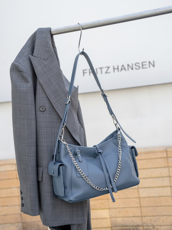 Ženska torba od kože prve sloja goveda, prirodna koža, ramenski ili crossbody stil, minimalisticki dizajn, meka prava koža