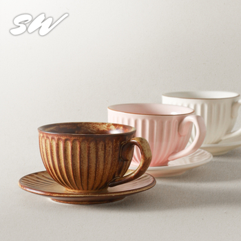 Set japonez din ceramică pentru cafea cu farfurie – stil retro, realizare manuală latte art