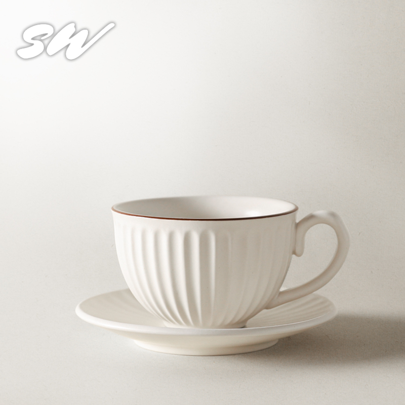 Set japonez din ceramică pentru cafea cu farfurie – stil retro, realizare manuală latte art