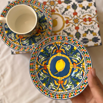 Set ceramic de cafea cu ceașcă și farfurie, motiv floral de lămâie, design elegant, calitate superioară