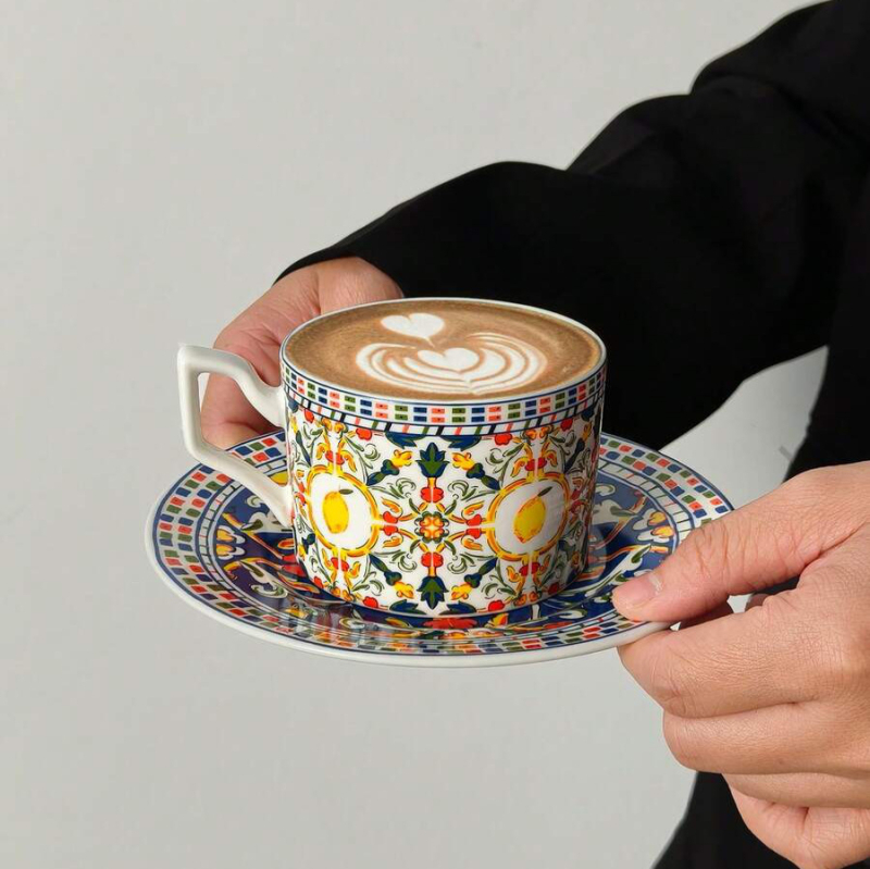 Set ceramic de cafea cu ceașcă și farfurie, motiv floral de lămâie, design elegant, calitate superioară