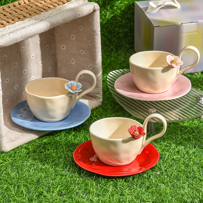 Set cești de cafea cu farfurioară, flori tridimensionale, ceramică lucrată manual, design elegant