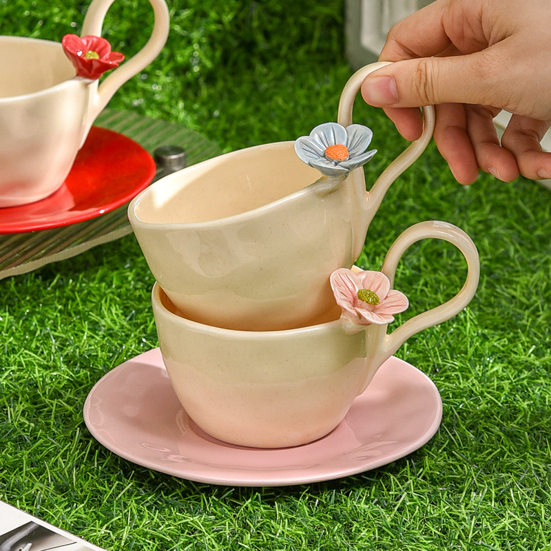 Set cești de cafea cu farfurioară, flori tridimensionale, ceramică lucrată manual, design elegant