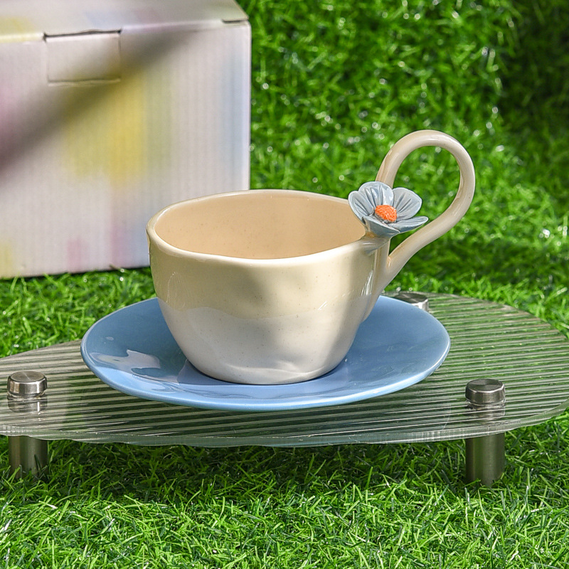 Set cești de cafea cu farfurioară, flori tridimensionale, ceramică lucrată manual, design elegant
