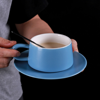 Ceașcă ceramică pentru cafea cu farfuriu și linguriță, albastru ceață, finisaj mat simplu, design creativ pentru uz casnic, ceai de după-amiază