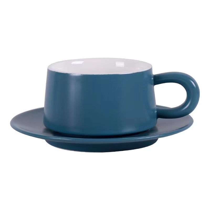 Ceașcă ceramică pentru cafea cu farfuriu și linguriță, albastru ceață, finisaj mat simplu, design creativ pentru uz casnic, ceai de după-amiază