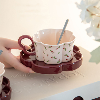 Set cești de cafea și farfurioară în formă de cireș, design delicat în formă de petale, pentru ceaiul de după-amiază la birou