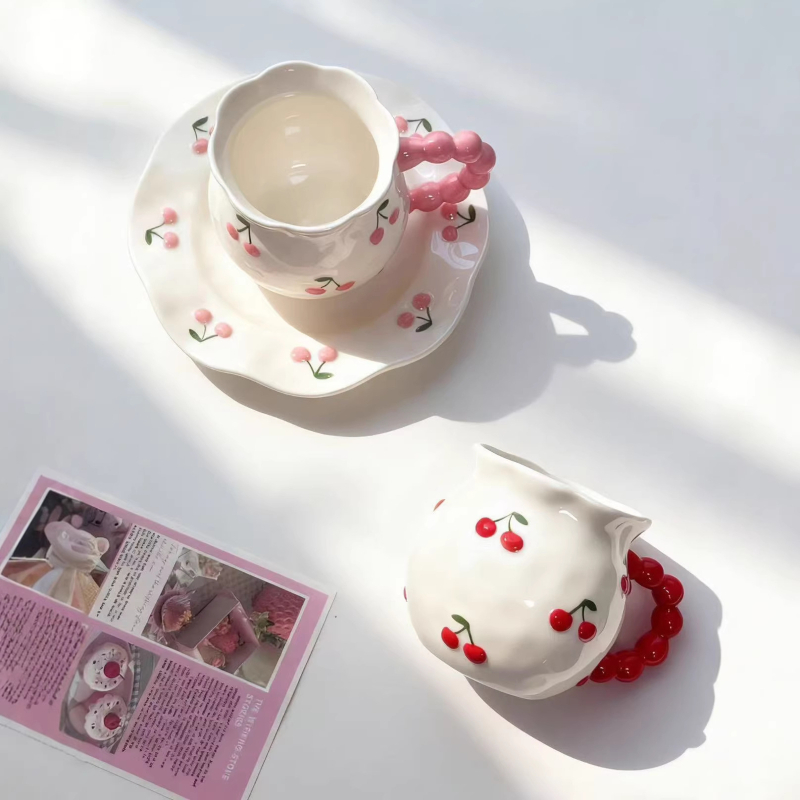 Ceașcă de porțelan cu relief în motiv de cireș, pentru uz casnic — cafea, ceai, lapte și apă, design elegant