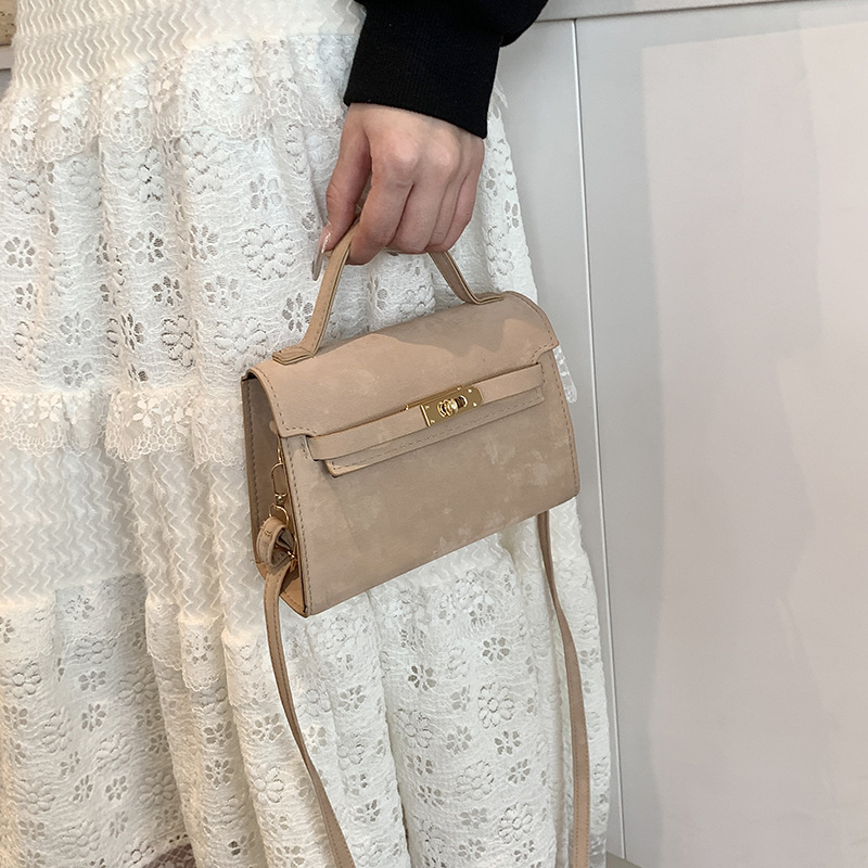 Ženska torba u francuskom stilu, personaliziran modni dizajn, torba tipa Kelly, ramenski stil po korejskom modelu, kompaktna i svestrana za svakodnevnu upotrebu.