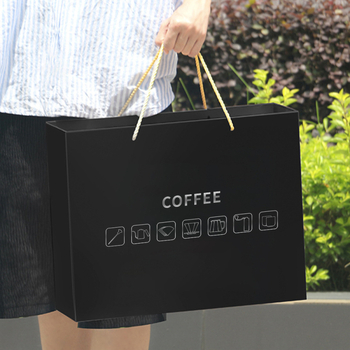 Set de râșniță manuală pentru cafea și fierbător pour-over, într-o cutie cadou