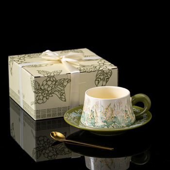 Set ceramic pentru cafea cu ceașcă și farfuriu, în cutie cadou – Cadou elegant pentru Ziua asistentelor medicale și Ziua mamei