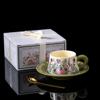 Set ceramic pentru cafea cu ceașcă și farfuriu, în cutie cadou – Cadou elegant pentru Ziua asistentelor medicale și Ziua mamei