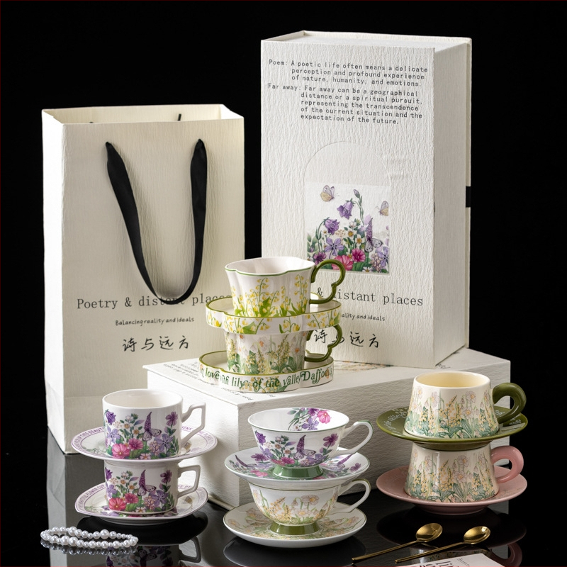 Set ceramic pentru cafea cu ceașcă și farfuriu, în cutie cadou – Cadou elegant pentru Ziua asistentelor medicale și Ziua mamei