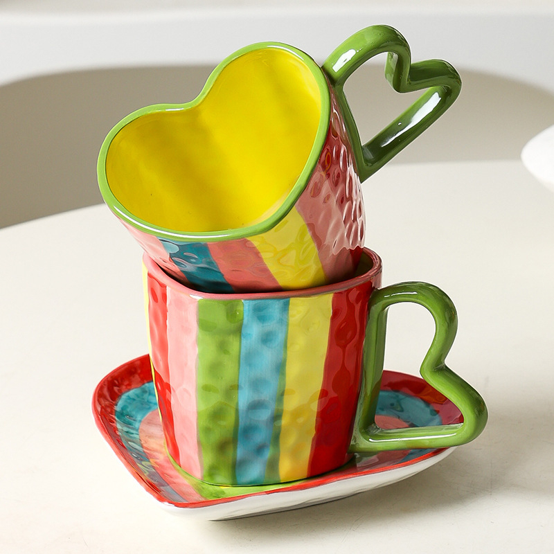 Cană ceramică în formă de inimă, pictată manual, pentru cafea – cadou pentru cupluri