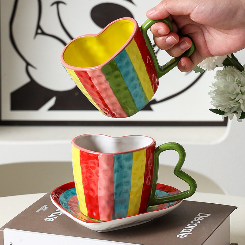 Cană ceramică în formă de inimă, pictată manual, pentru cafea – cadou pentru cupluri