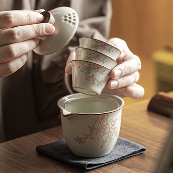 Set Gongfu de ceai ceramic pentru călătorii cu trei cești, bej Ru kiln, portabil, stil primăvară piersică roz