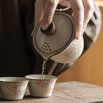 Set Gongfu de ceai ceramic pentru călătorii cu trei cești, bej Ru kiln, portabil, stil primăvară piersică roz