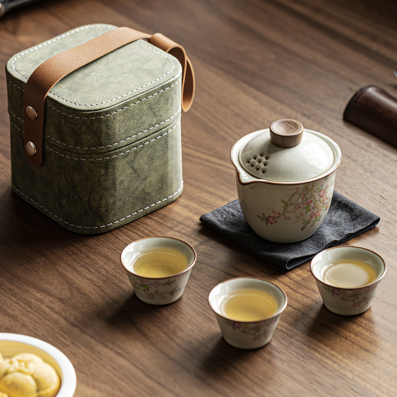 Set Gongfu de ceai ceramic pentru călătorii cu trei cești, bej Ru kiln, portabil, stil primăvară piersică roz