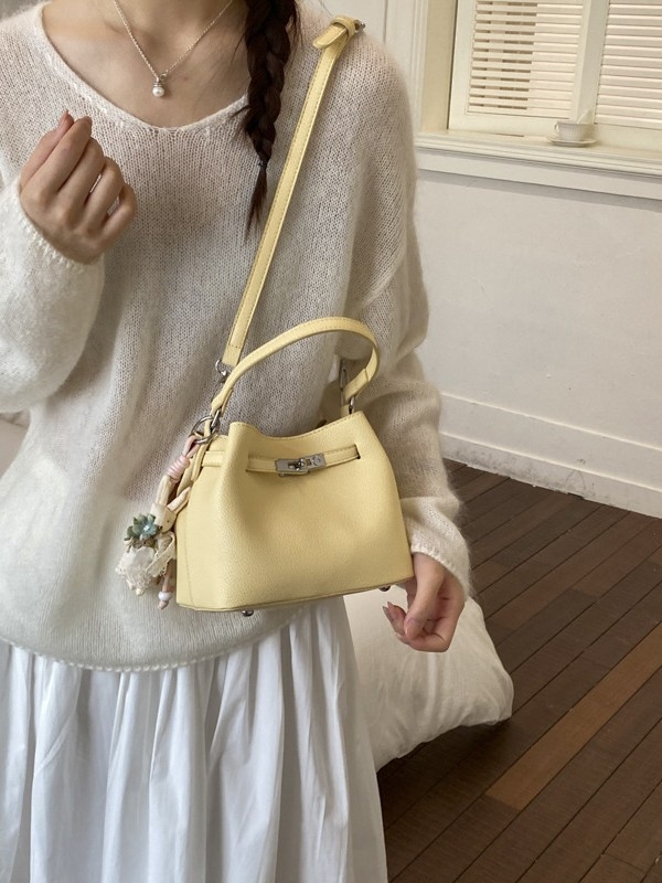 Proljetna ženska torbica Kelly u korejskom stilu, novi model 2026, jednostavna i elegantna, za nošenje preko ramena ili crossbody