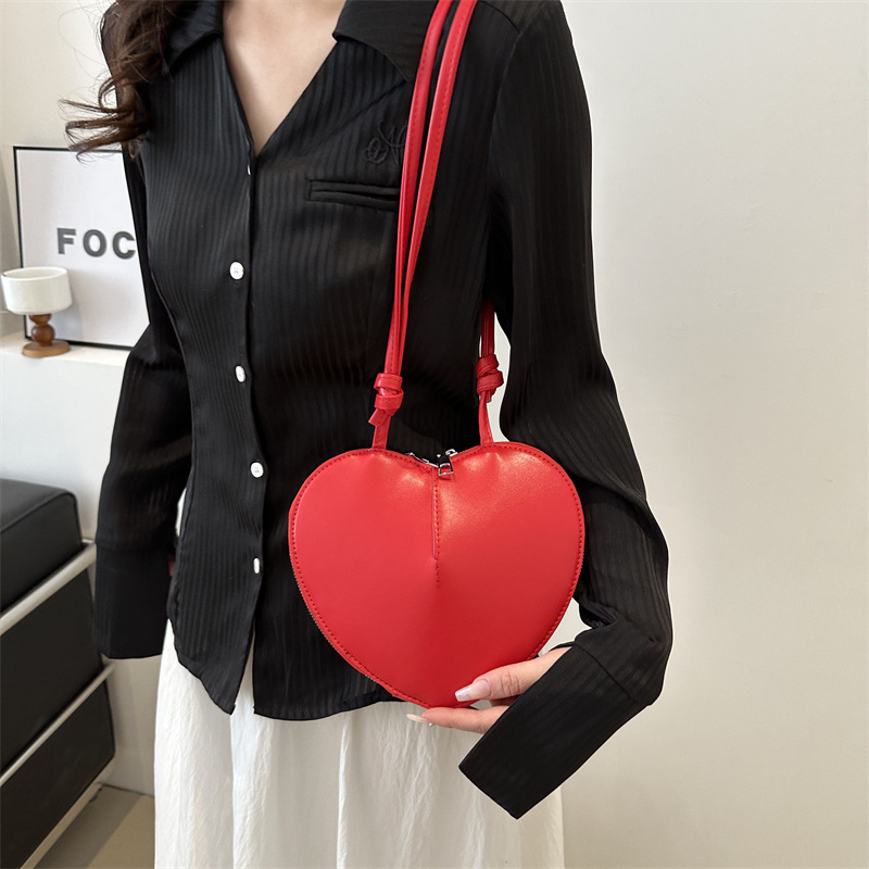 Ženska torbica u obliku srca, PU koža, 2024 ulični stil, crossbody torba s dvostrukim remenom, casual dizajn, torba sa srcem u trendu