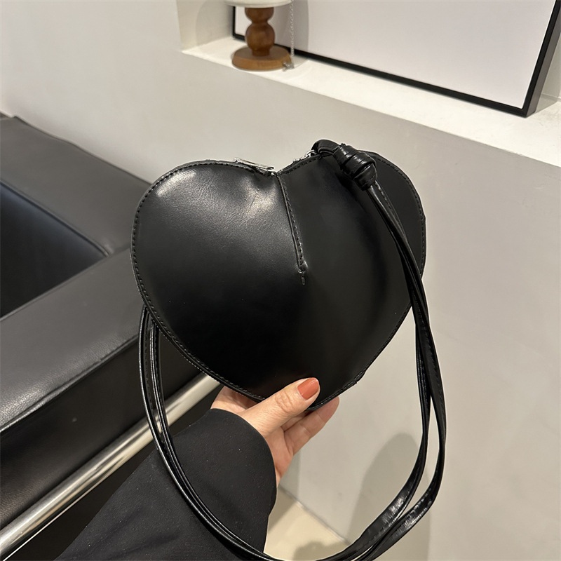 Ženska torbica u obliku srca, PU koža, 2024 ulični stil, crossbody torba s dvostrukim remenom, casual dizajn, torba sa srcem u trendu