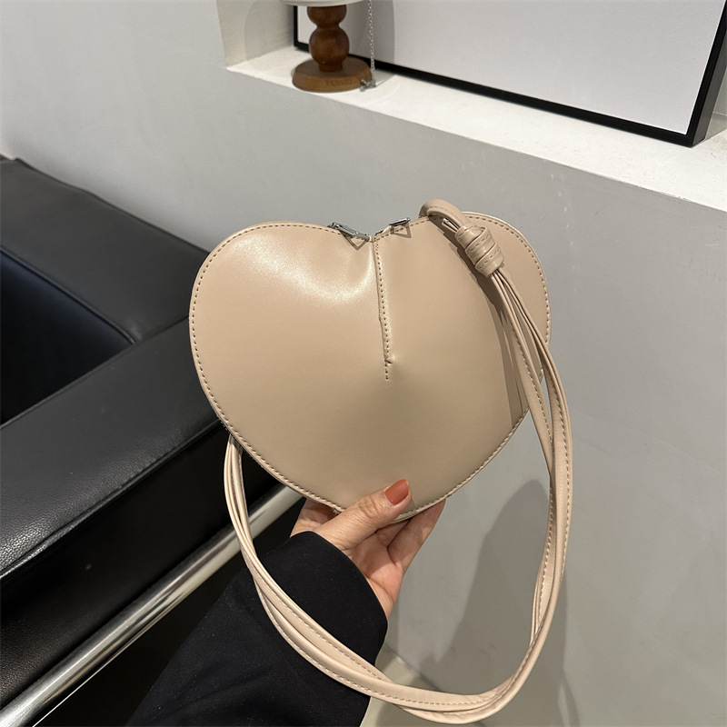 Ženska torbica u obliku srca, PU koža, 2024 ulični stil, crossbody torba s dvostrukim remenom, casual dizajn, torba sa srcem u trendu