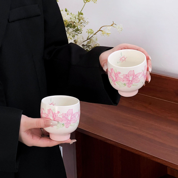 Shang En set de ceai ceramic pentru uz casnic, cutie cadou, design reliefat cu crini, culoare sub glazură, pachet cu șase seturi, stil retro elegant