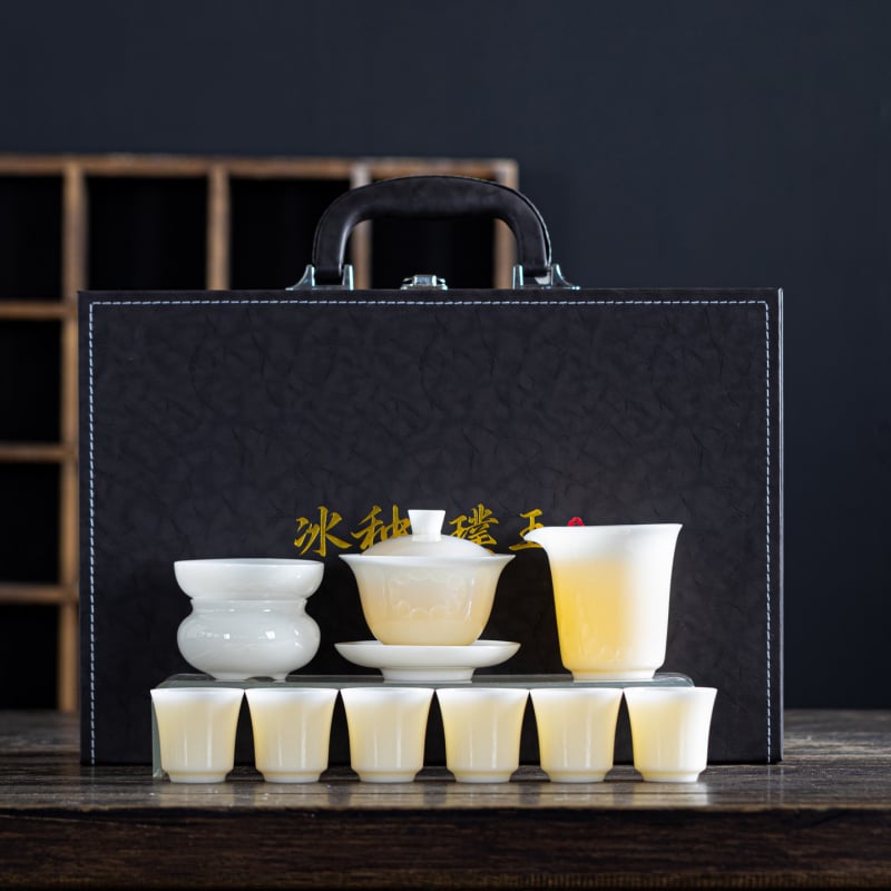 Ice Jade set de ceai din ceramică – cadou corporativ de înaltă clasă într-o cutie cadou, personalizabil, potrivit pentru conferințe și pentru sectoarele imobiliare, banking și asigurări.