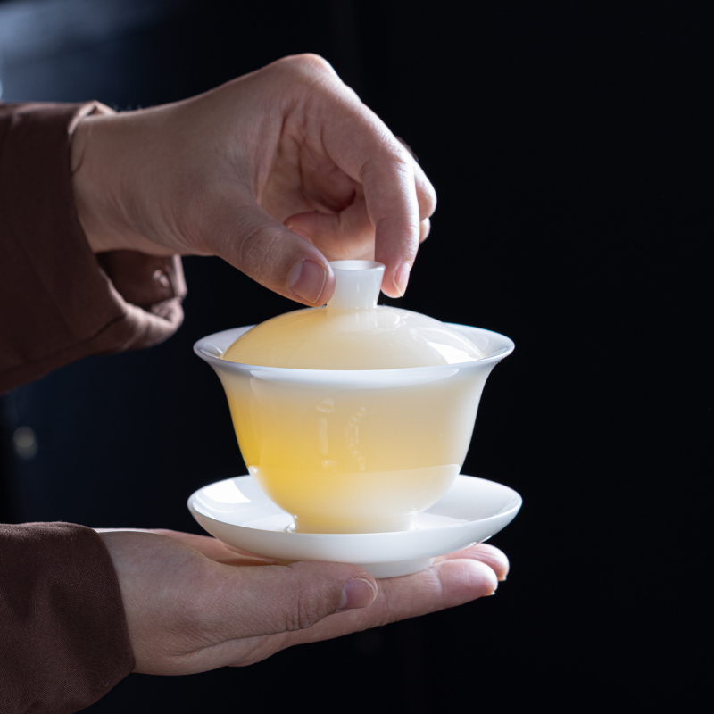 Ice Jade set de ceai din ceramică – cadou corporativ de înaltă clasă într-o cutie cadou, personalizabil, potrivit pentru conferințe și pentru sectoarele imobiliare, banking și asigurări.