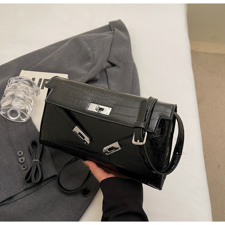 Ženska Kelly torba s uzorkom krokodila, s ramenskim i crossbody stilom, baguette silueta, zima 2024
