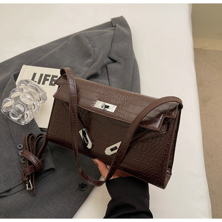 Ženska Kelly torba s uzorkom krokodila, s ramenskim i crossbody stilom, baguette silueta, zima 2024