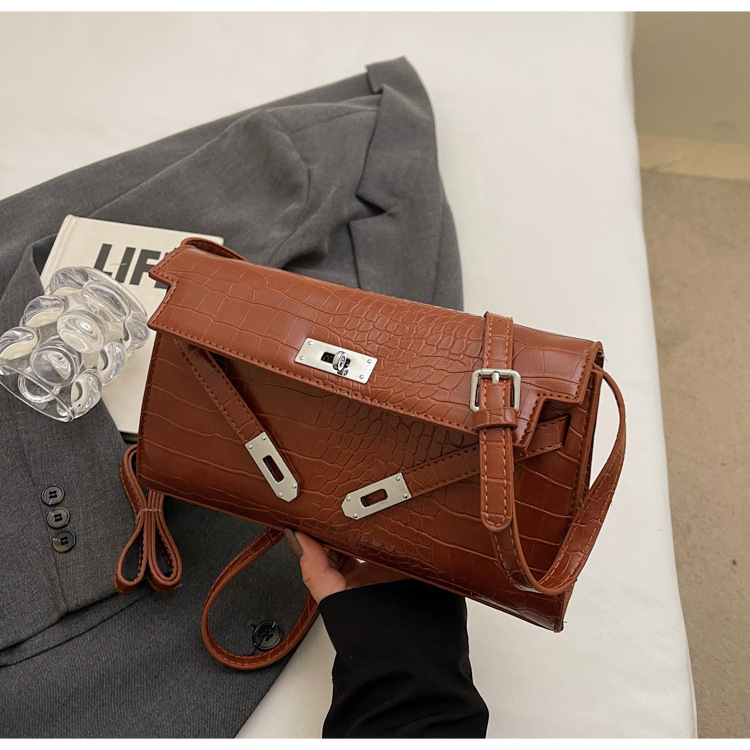 Ženska Kelly torba s uzorkom krokodila, s ramenskim i crossbody stilom, baguette silueta, zima 2024