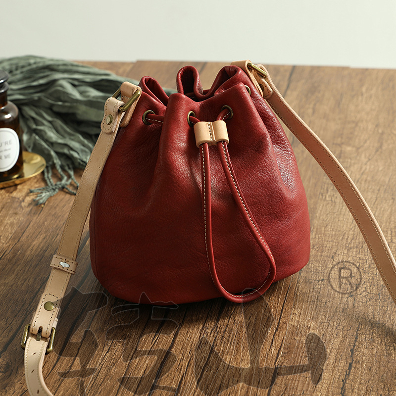 Torba bucket od prave kože, vintage, ručno izrađena, koža obrađena biljnim postupkom, resica, minimalistička crossbody torba 21030