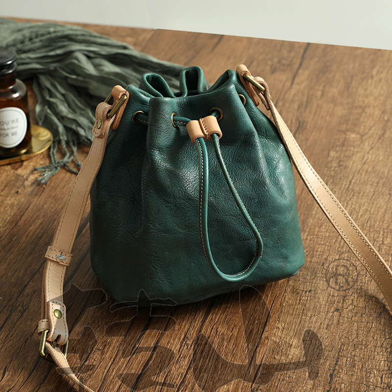 Torba bucket od prave kože, vintage, ručno izrađena, koža obrađena biljnim postupkom, resica, minimalistička crossbody torba 21030