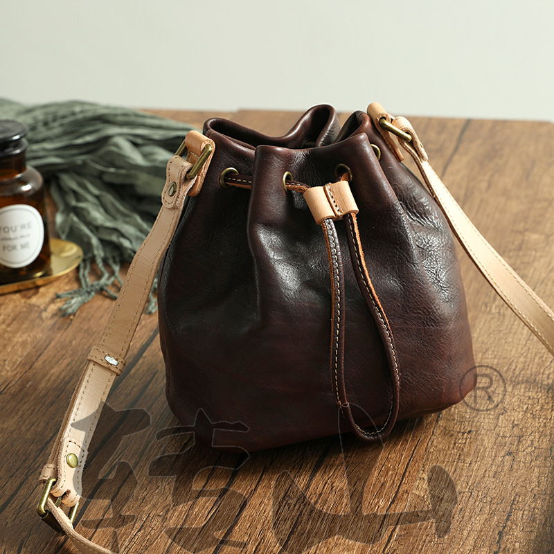 Torba bucket od prave kože, vintage, ručno izrađena, koža obrađena biljnim postupkom, resica, minimalistička crossbody torba 21030