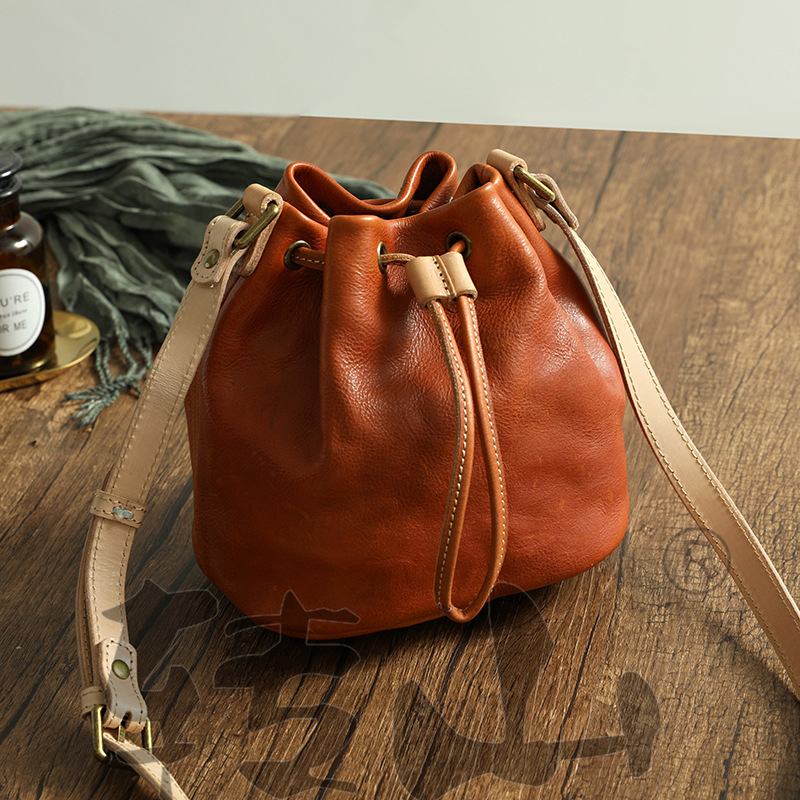 Torba bucket od prave kože, vintage, ručno izrađena, koža obrađena biljnim postupkom, resica, minimalistička crossbody torba 21030