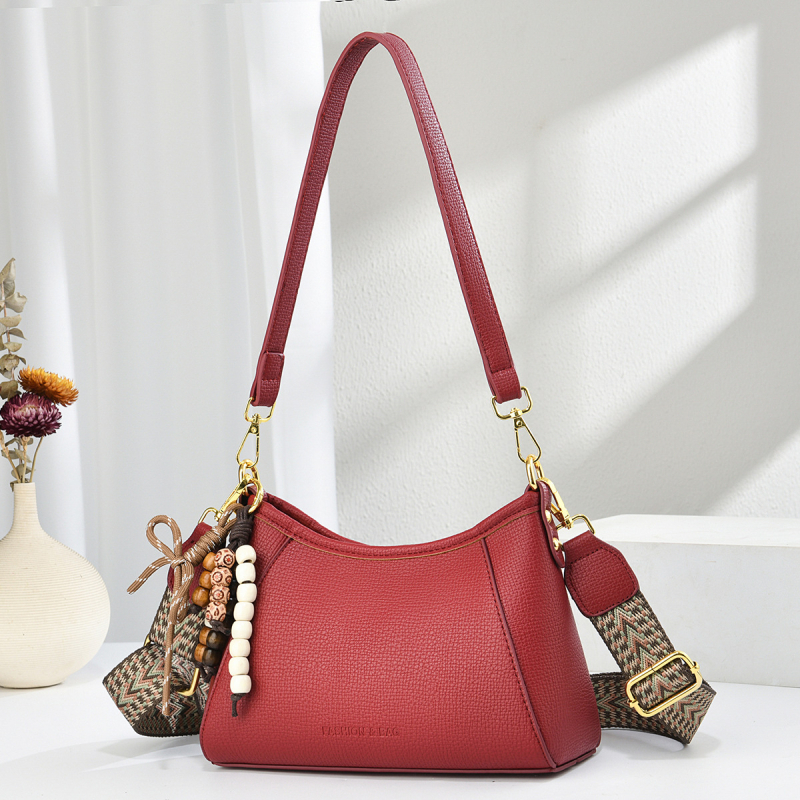 Ženska torba u franuskome stilu – moderna svakodnevna crossbody torba s retro šarmom
