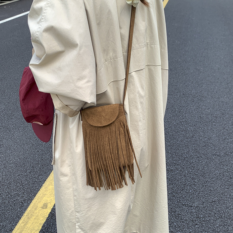 Nova mini torbica za telefon za jesen-zimu, jednostavan dizajn, sa resicama, retro brušena koža crossbody torbica za žene
