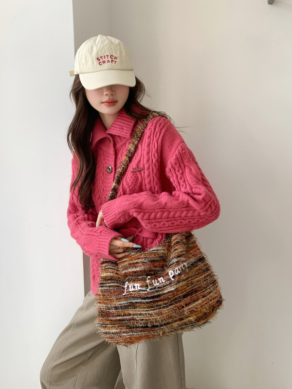 Ženska pliš torba preko ramena za jesen-zimu, elegantan crossbody s vintage izvezom slova i resicama