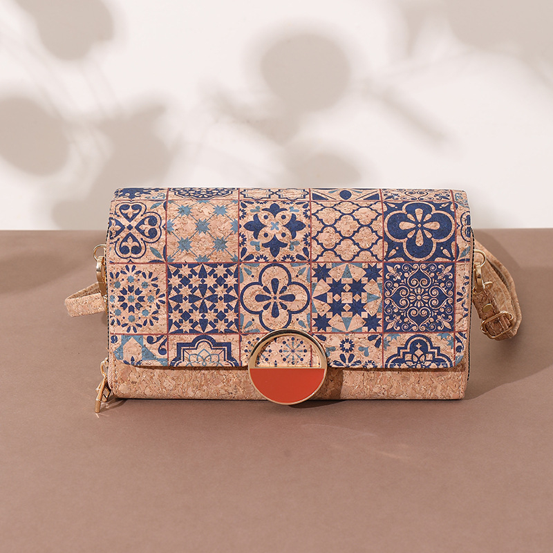 Ženska torbica od pluta u retro etno stilu s patchworkom i jedinstvenim uzorkom kore, svestrana crossbody torba za svakodnevnu upotrebu