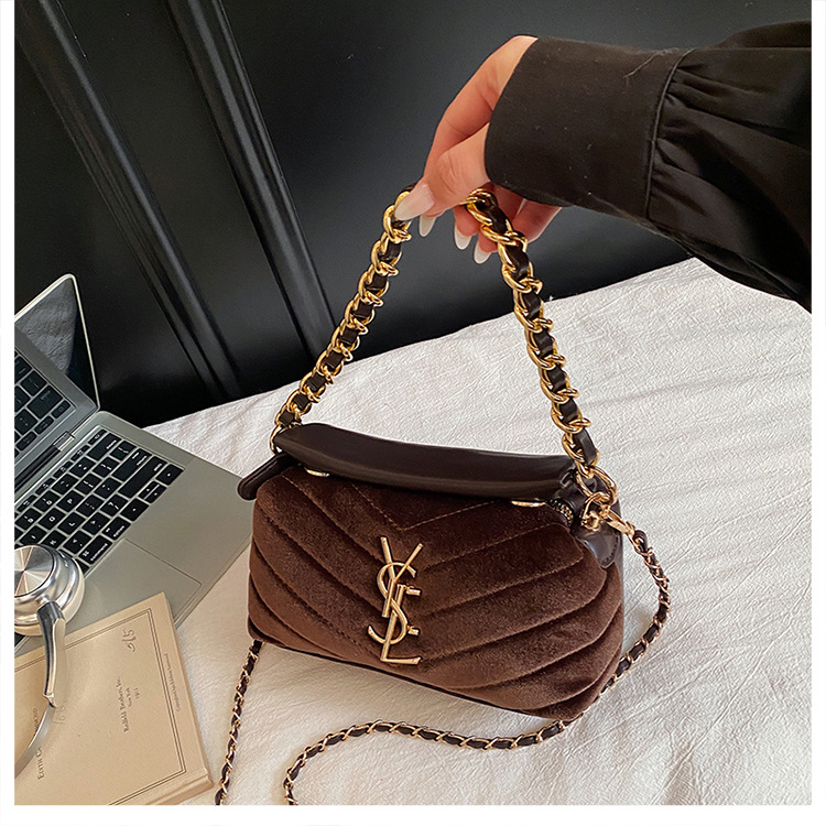 Zamatna torbica s lancem za žene – mini veličina, elegantna preko ramena i crossbody, troje u jednom