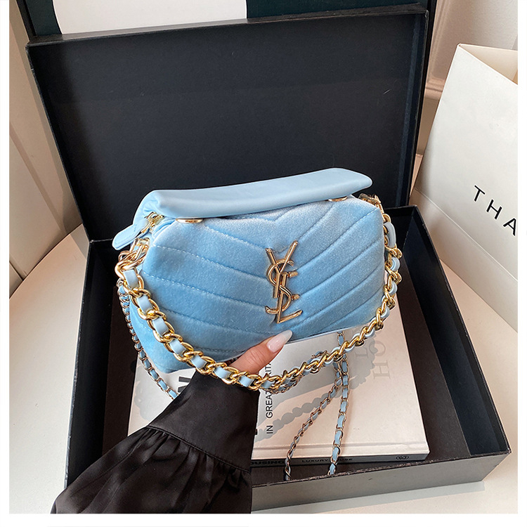 Zamatna torbica s lancem za žene – mini veličina, elegantna preko ramena i crossbody, troje u jednom