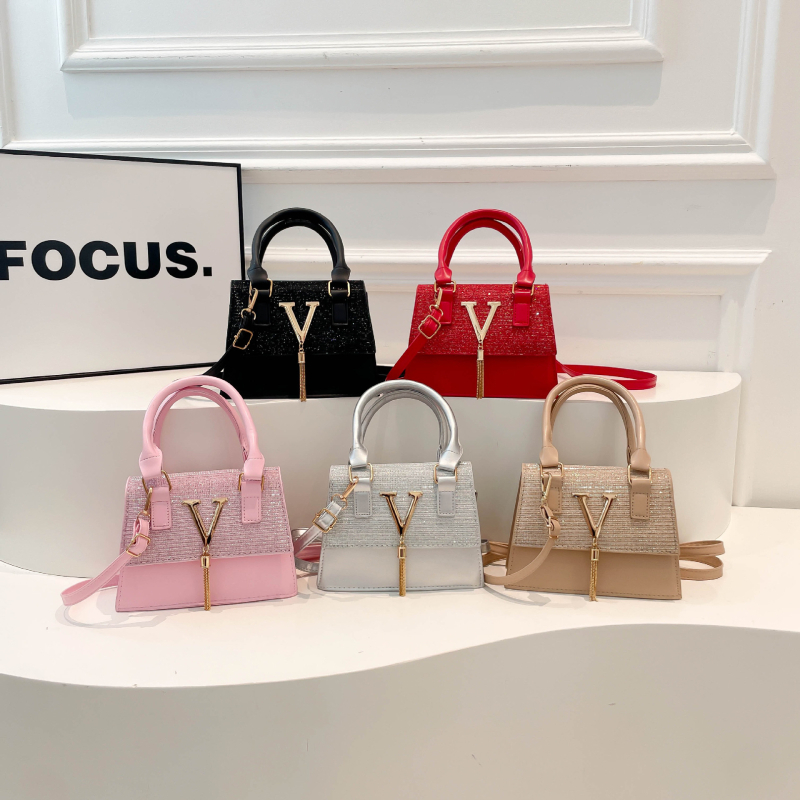 Ženska torba u francuskom stilu s reljefom slova, nišna torba s resicama i crossbody remenom